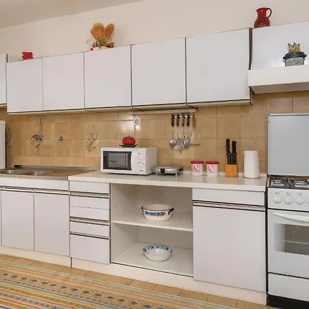 Dom wakacyjny Awesome In Okrug Gornji With Kitchen *