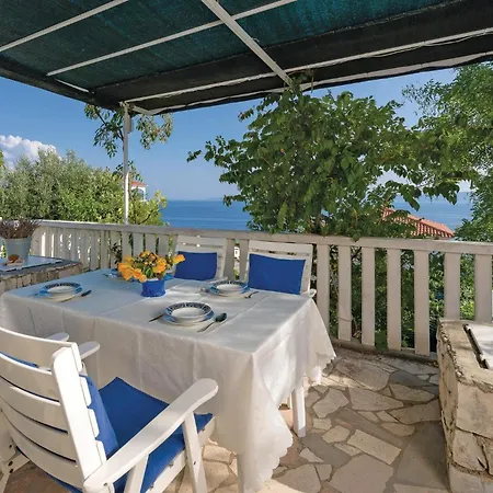 Awesome In Okrug Gornji With Kitchen Dom wakacyjny Trogir